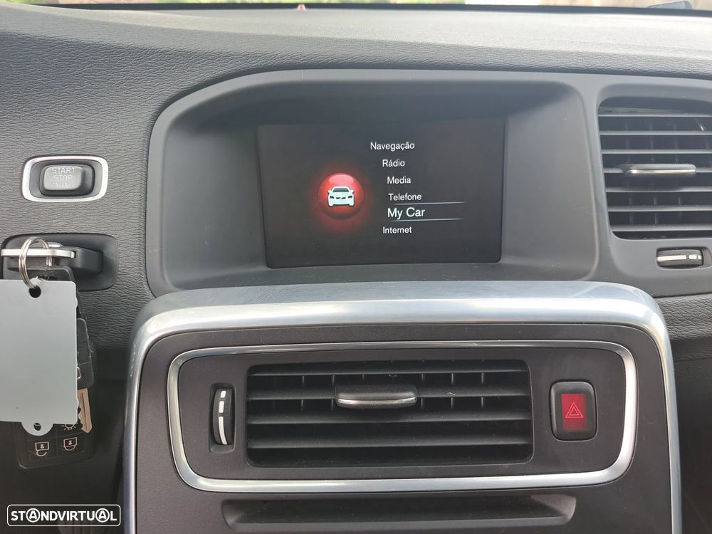 Volvo V60 Cross Country D4 Momentum - 21