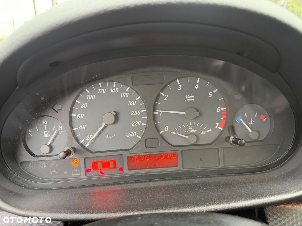 BMW Seria 3 330 Ci Edition Sport - 16