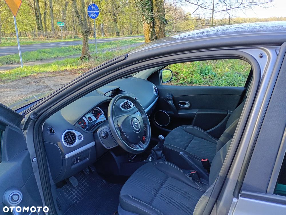 Renault Clio - 8