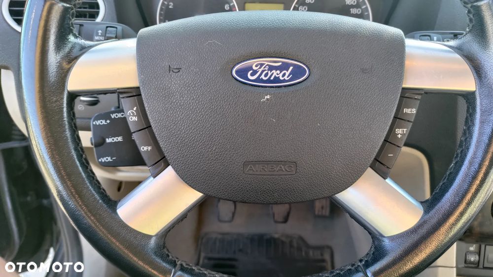 Ford Focus Ghia - 11