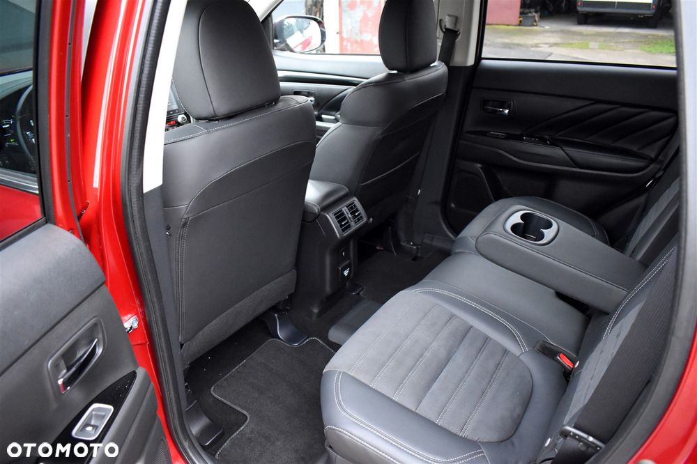 Mitsubishi Outlander Intense + - 17