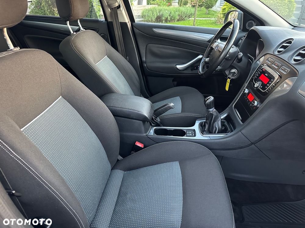Ford Mondeo 2.0 Trend - 10