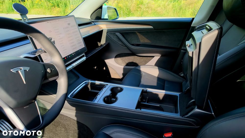 Tesla Model Y - 13