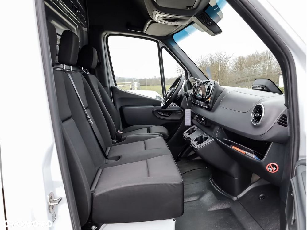 Mercedes-Benz Sprinter - 11