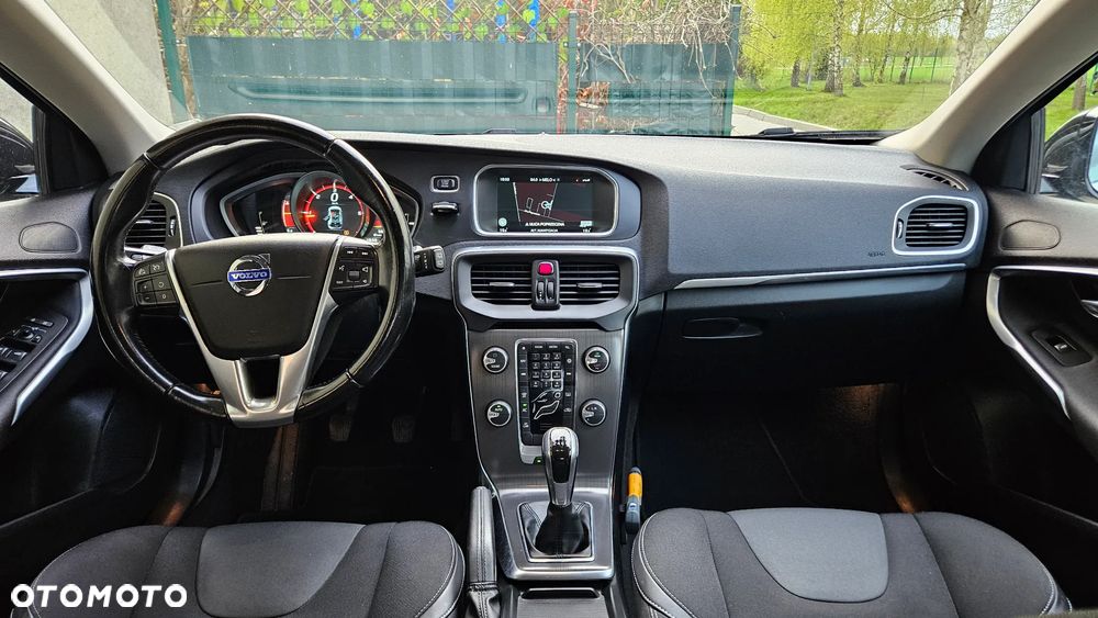 Volvo V40 D4 Momentum - 26