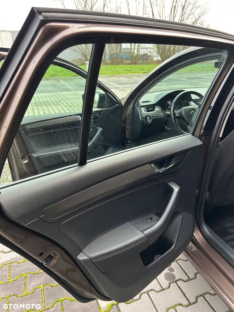 Skoda RAPID 1.0 TSI Style - 28