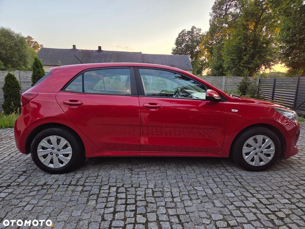 Kia Rio 1.2 L - 4