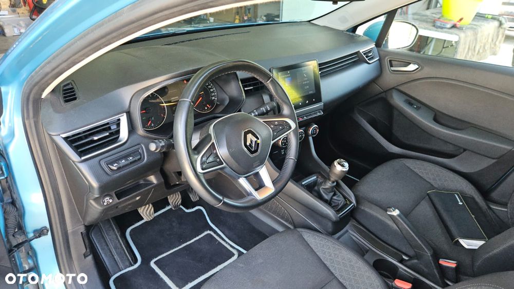Renault Clio - 10
