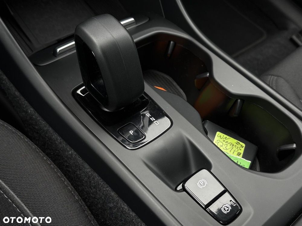 Volvo XC 40 T3 Momentum Pro - 22