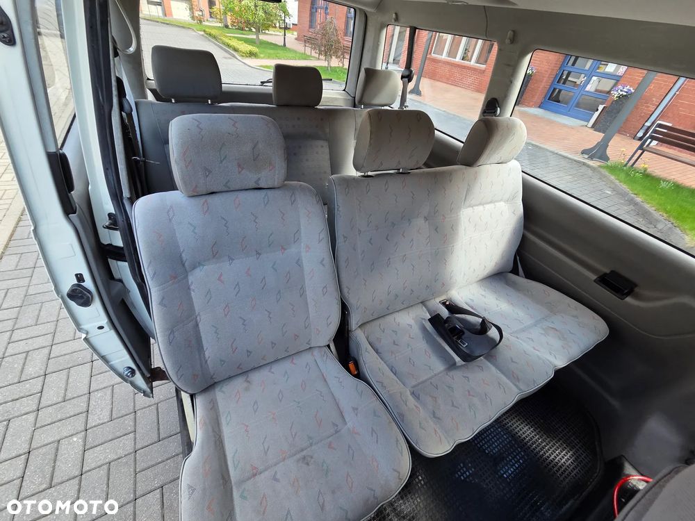 Volkswagen Caravelle - 24