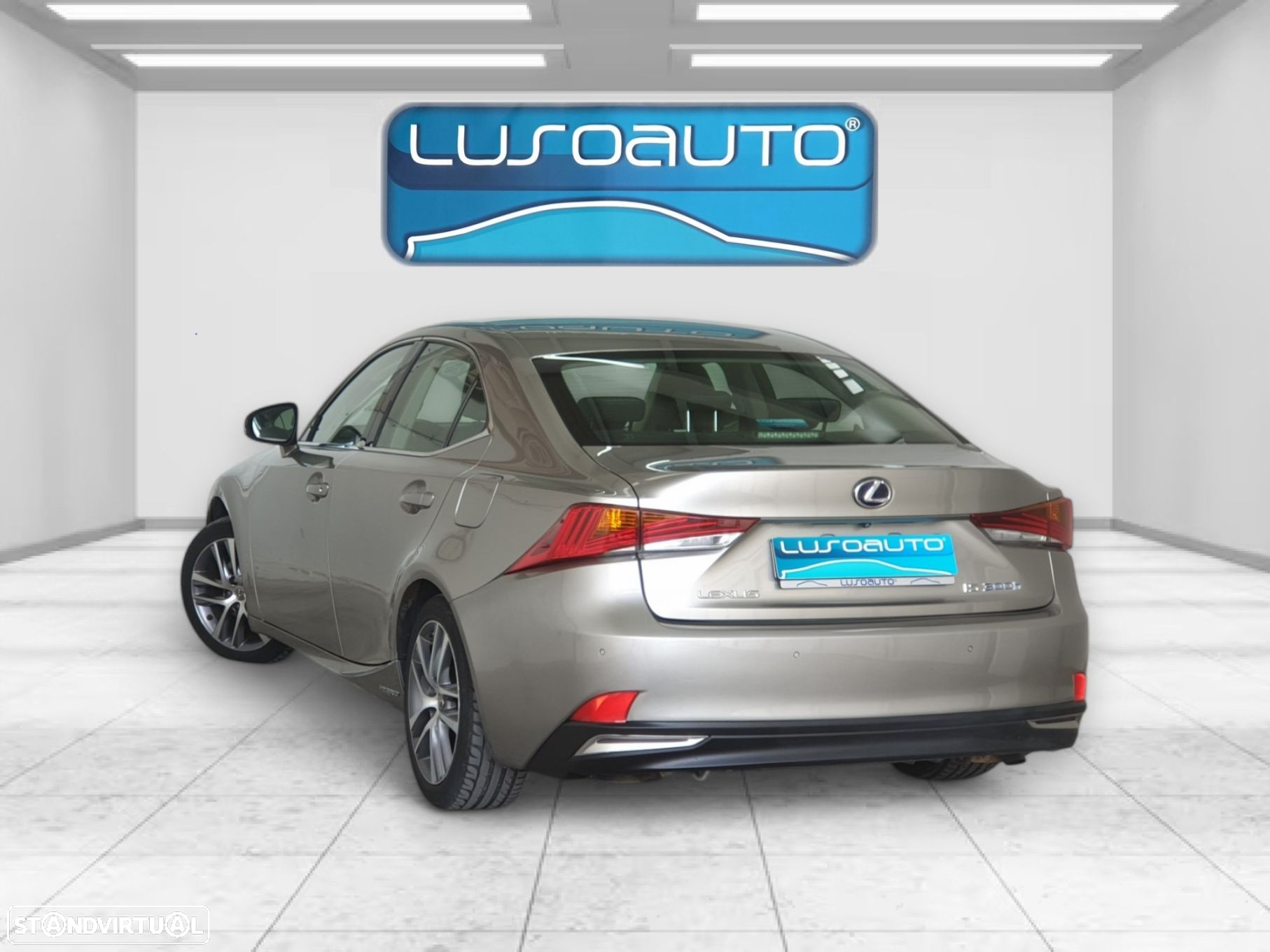 Lexus IS 300H Sport Edition - 9