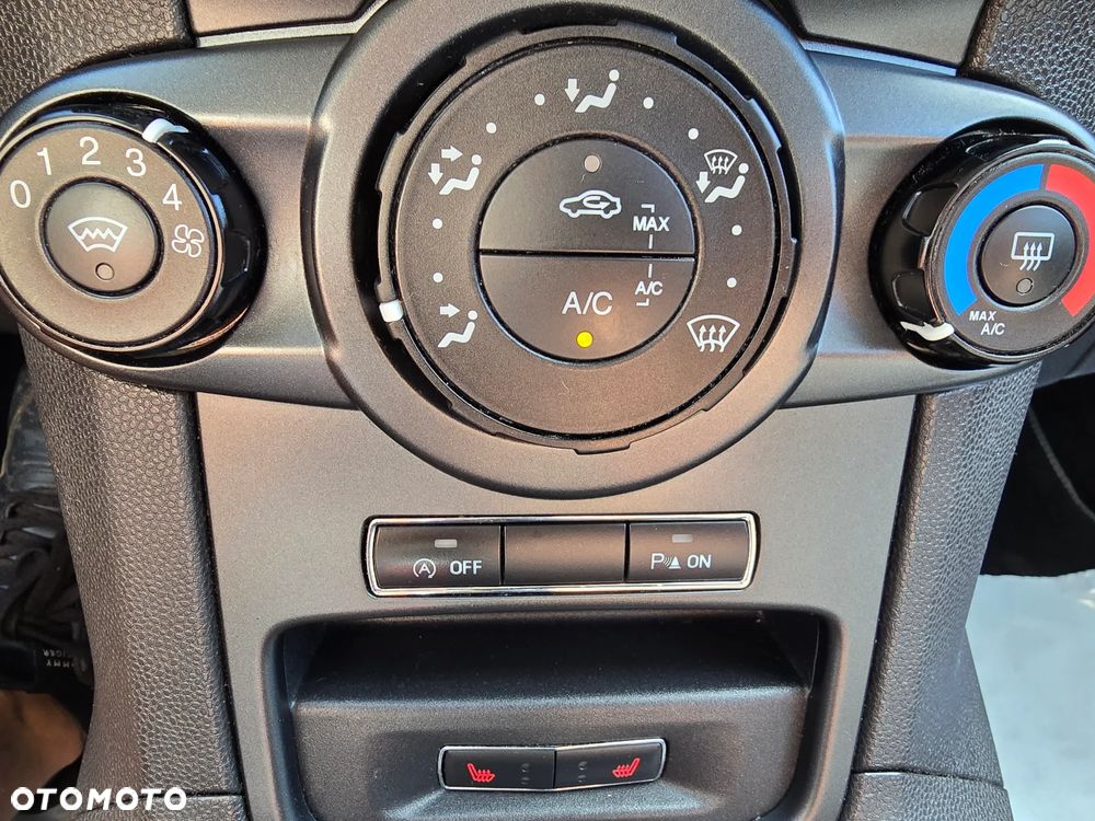 Ford Fiesta 1.0 EcoBoost Titanium - 11