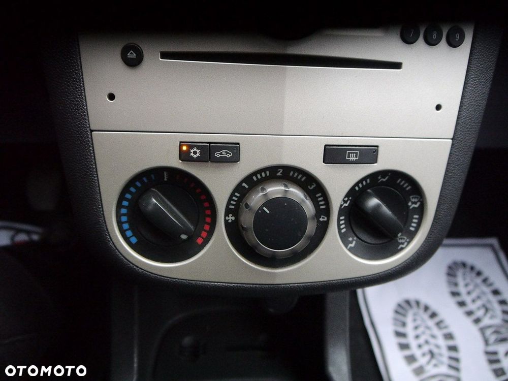 Opel Corsa 1.4 16V Cosmo - 25