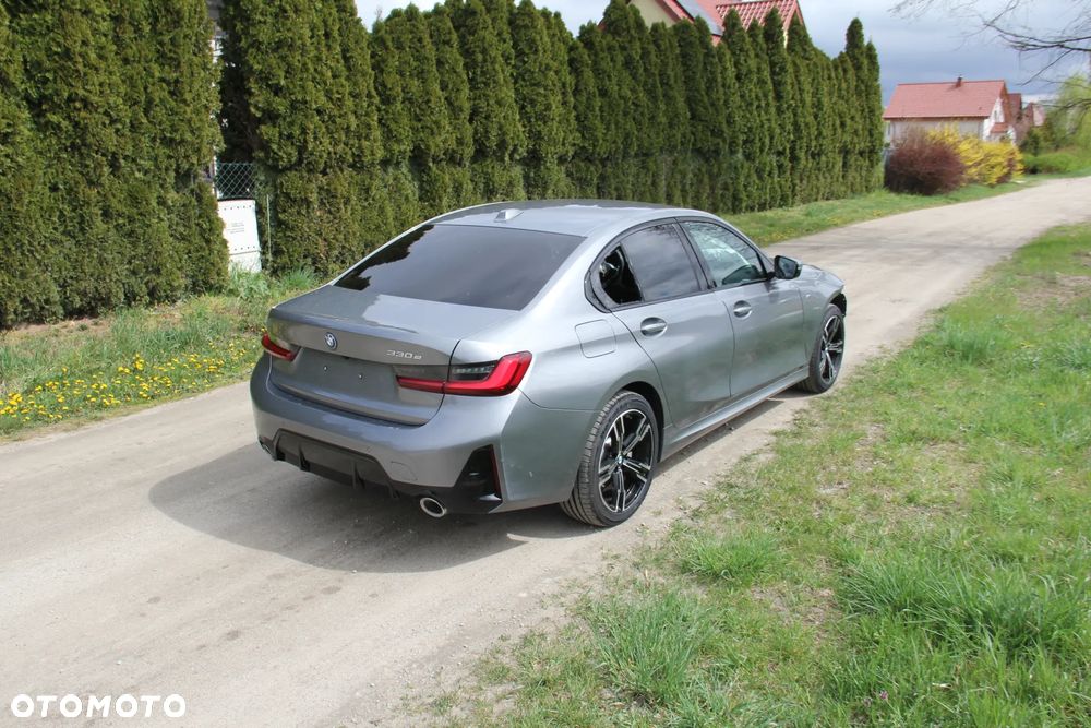 BMW Seria 3 330e M Sport - 7
