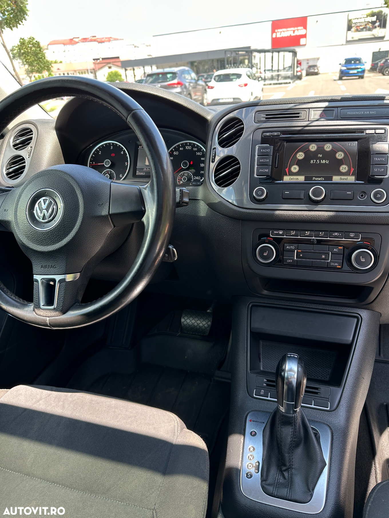 Volkswagen Tiguan 2.0 TDI 4Motion DSG Sport & Style - 30