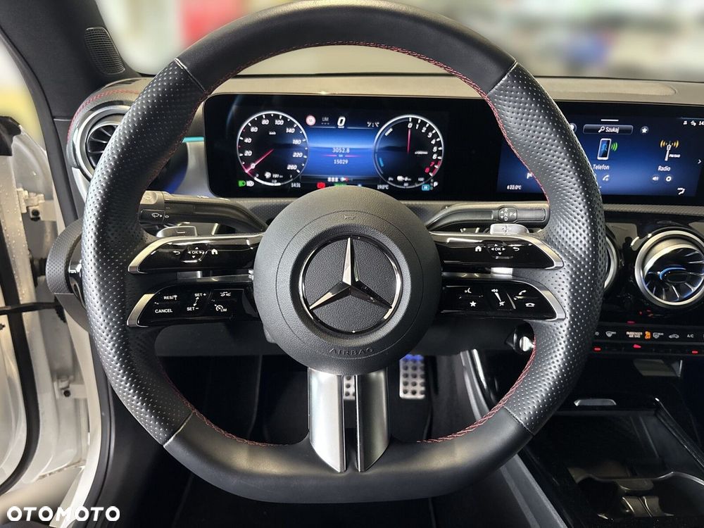 Mercedes-Benz CLA - 12