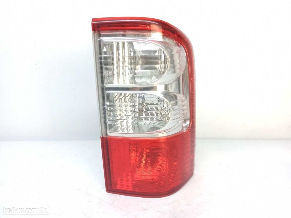 FAROLIM TRASEIRO DIREITO NISSAN PATROL GR (Y61) BáSICO - 1