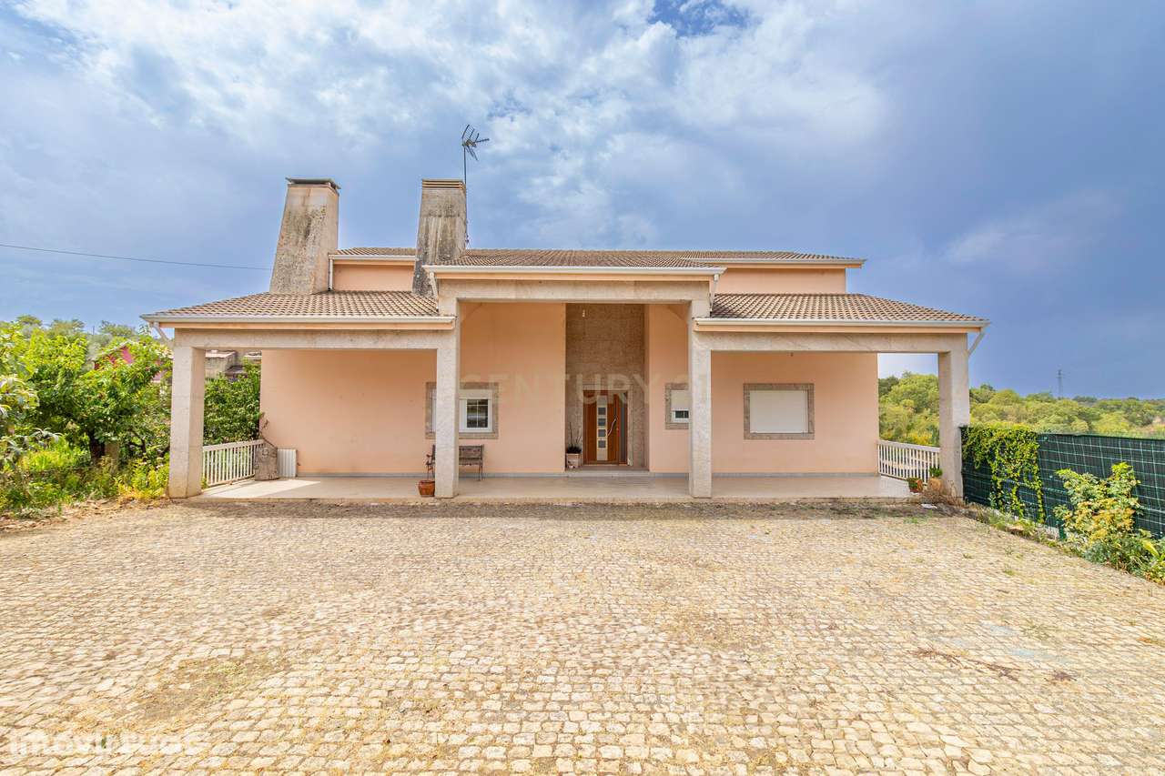 Moradia T4 em Vimioso com grande área exterior - Grande imagem: 2/49