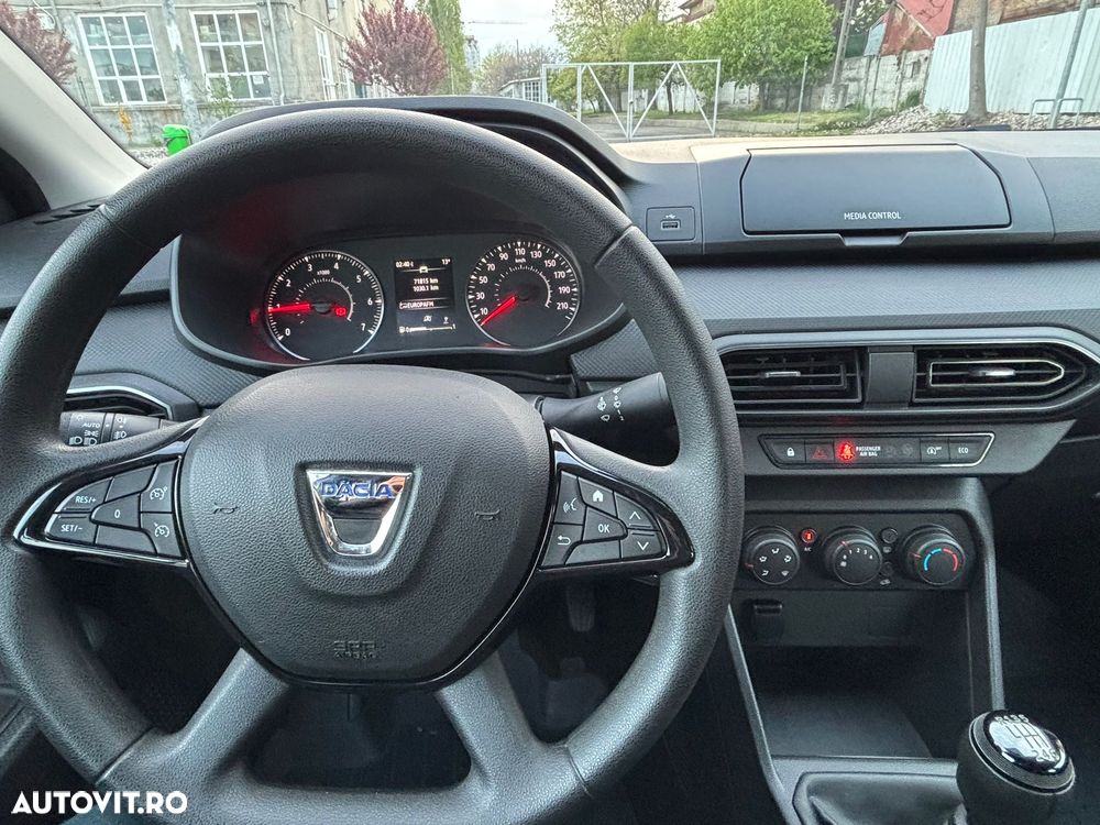 Dacia Logan TCe 90 Essential - 14