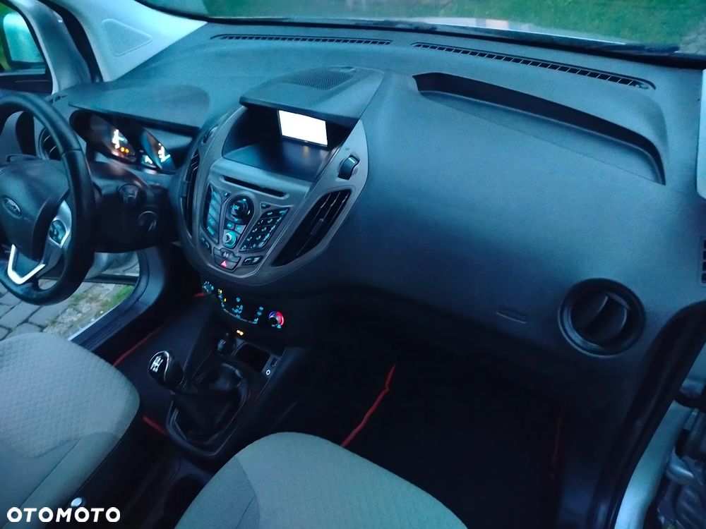 Ford Tourneo Courier 1.6 TDCi S&S Titanium - 30