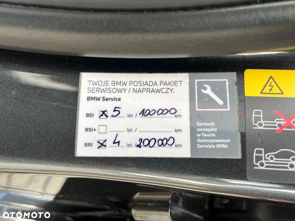 BMW Seria 3 330e PHEV M Sport - 35