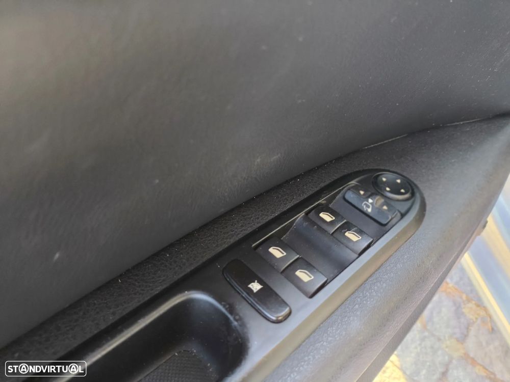 Peugeot 407 SW 2.2 HDi SE Navteq - 10