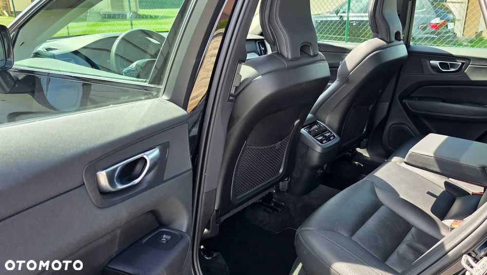 Volvo XC 60 B4 D Ultimate Dark - 32
