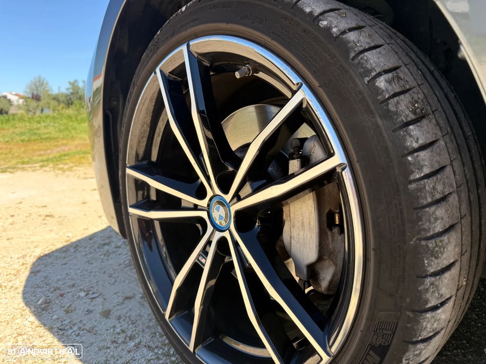 BMW 330 e Pack Desportivo M Auto - 10