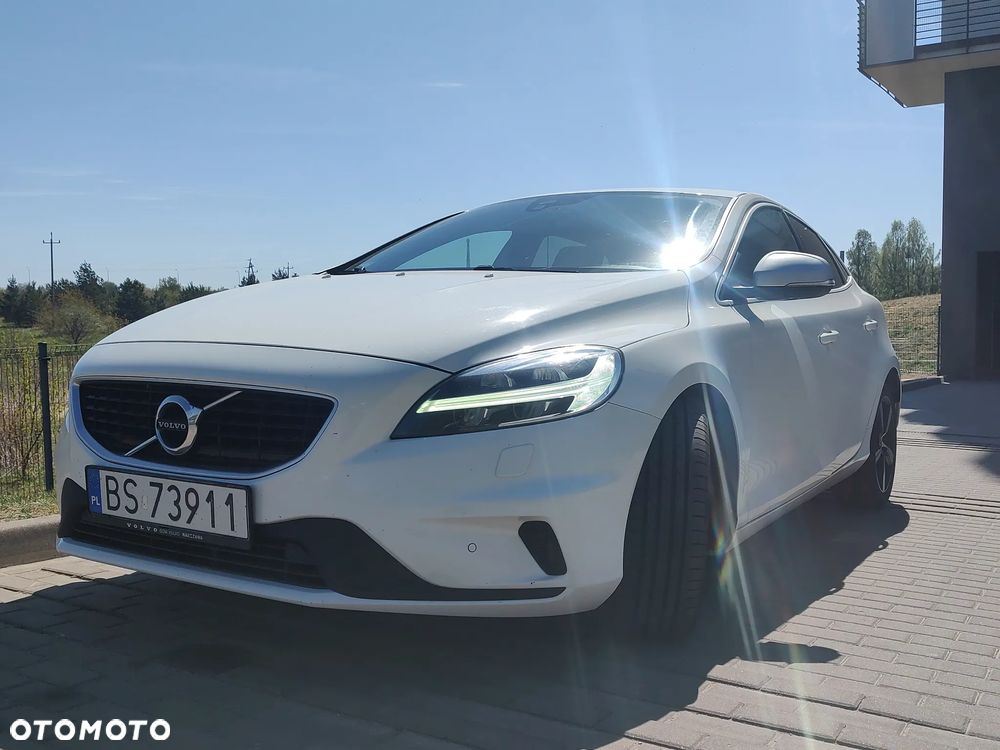 Volvo V40 D3 Drive-E R-Design Momentum - 1