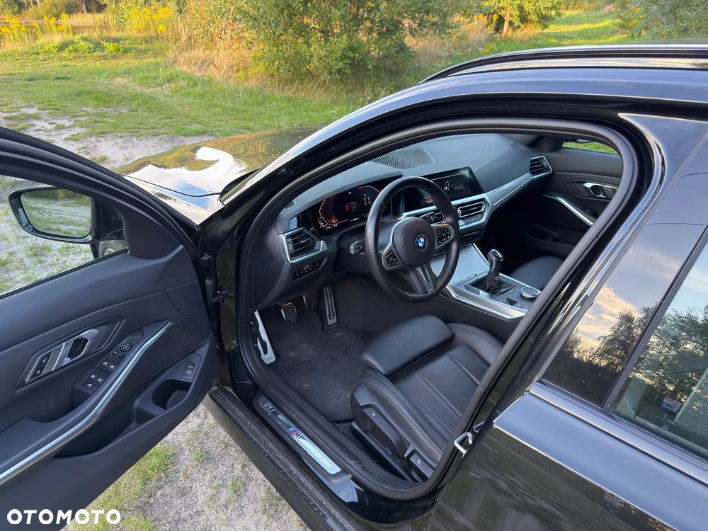 BMW Seria 3 318i M Sport - 9