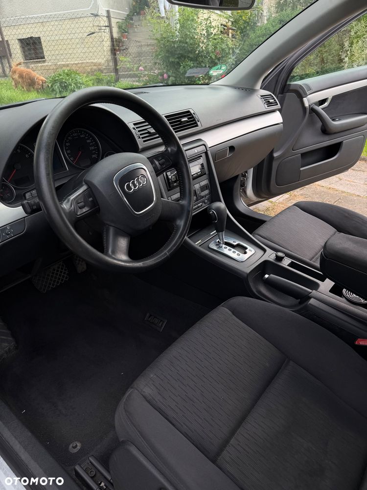 Audi A4 Limousine - 4