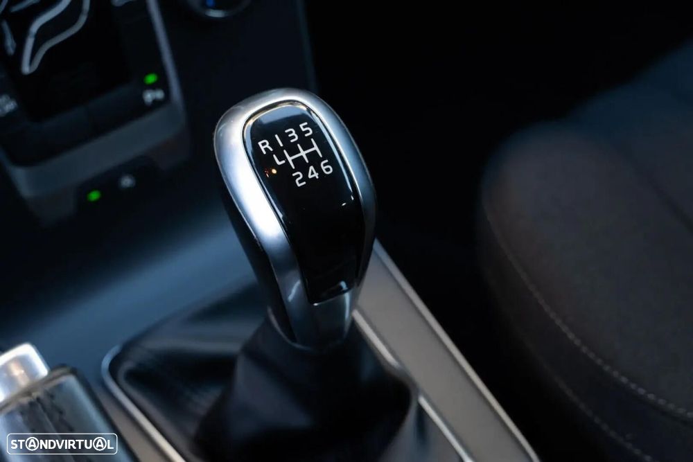 Volvo V40 Cross Country - 24