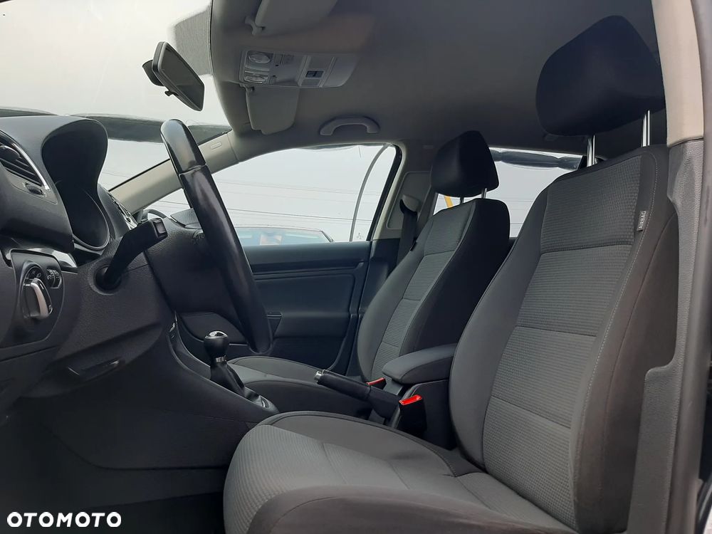 Volkswagen Golf 1.6 TDI DPF Highline - 13