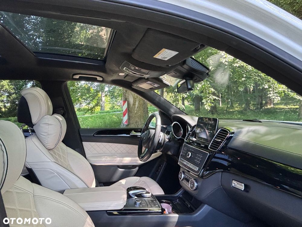 Mercedes-Benz GLS - 18