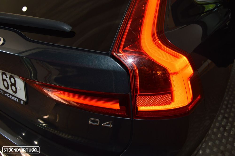 Volvo V90 2.0 D4 Momentum Plus Geartronic - 25