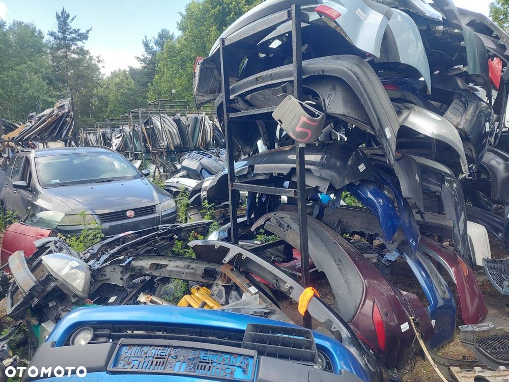 KOMPLETNY TYŁ KLAPA BAGAŻNIKA ZDERZAK TYŁ LAMPY TOYOTA YARIS II LIFT 209 - 13