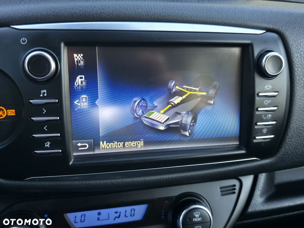 Toyota Yaris Hybrid 100 Business Edition - 11