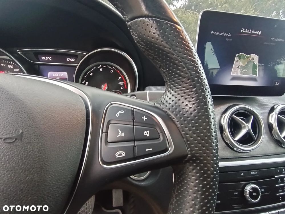 Mercedes-Benz GLA 200 7G-DCT UrbanStyle Edition - 26