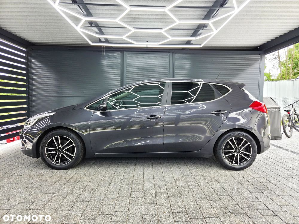 Kia Ceed 1.6 GDI Dream Team Edition - 12