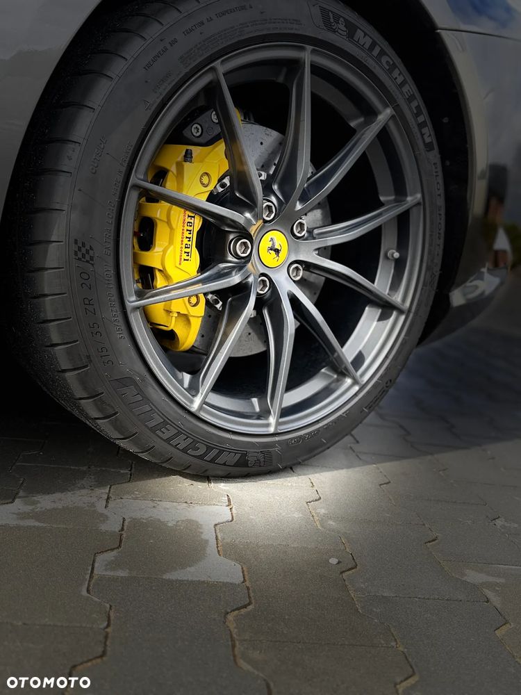 Ferrari 812 Superfast - 14