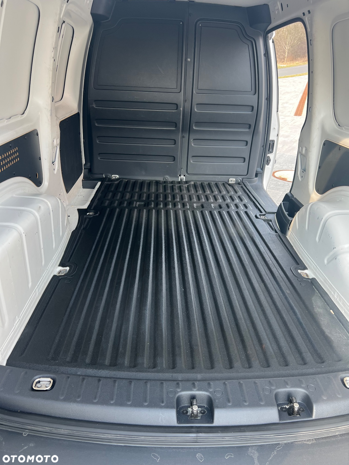 Volkswagen Caddy Maxi 2.0 TDI Comfortline - 10