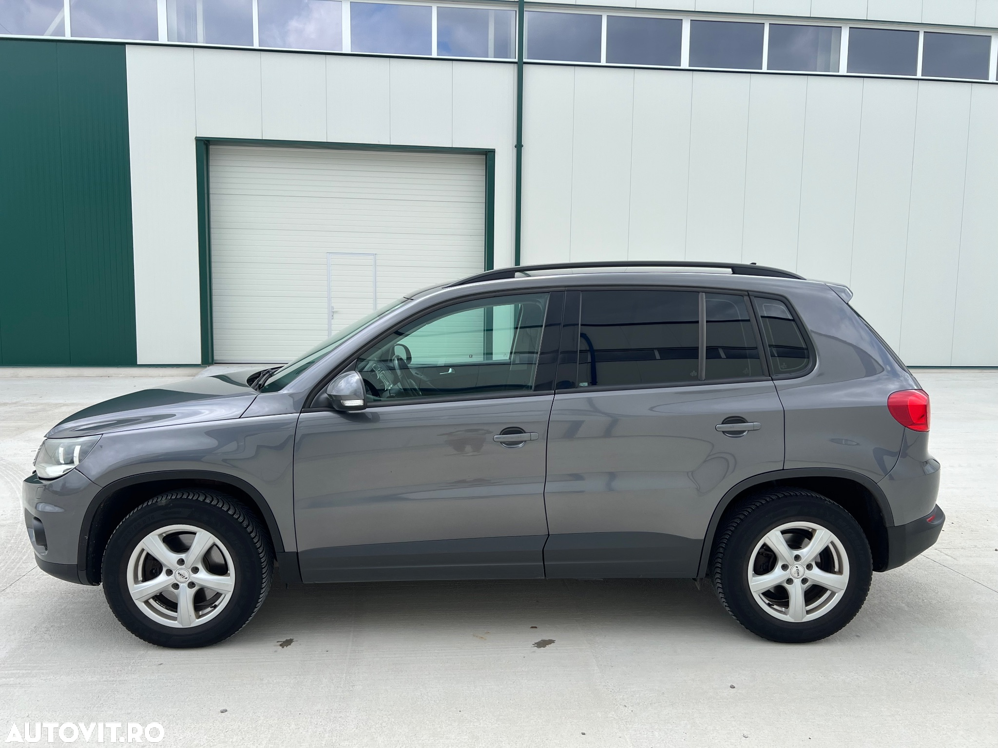 Volkswagen Tiguan 2.0 TDI 4Motion DSG Sport & Style - 2