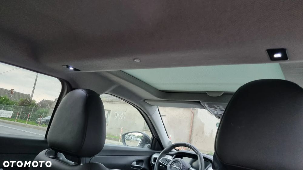 Jeep Avenger 1.2 GSE T3 Turbo-Benzin GDI Summit - 36
