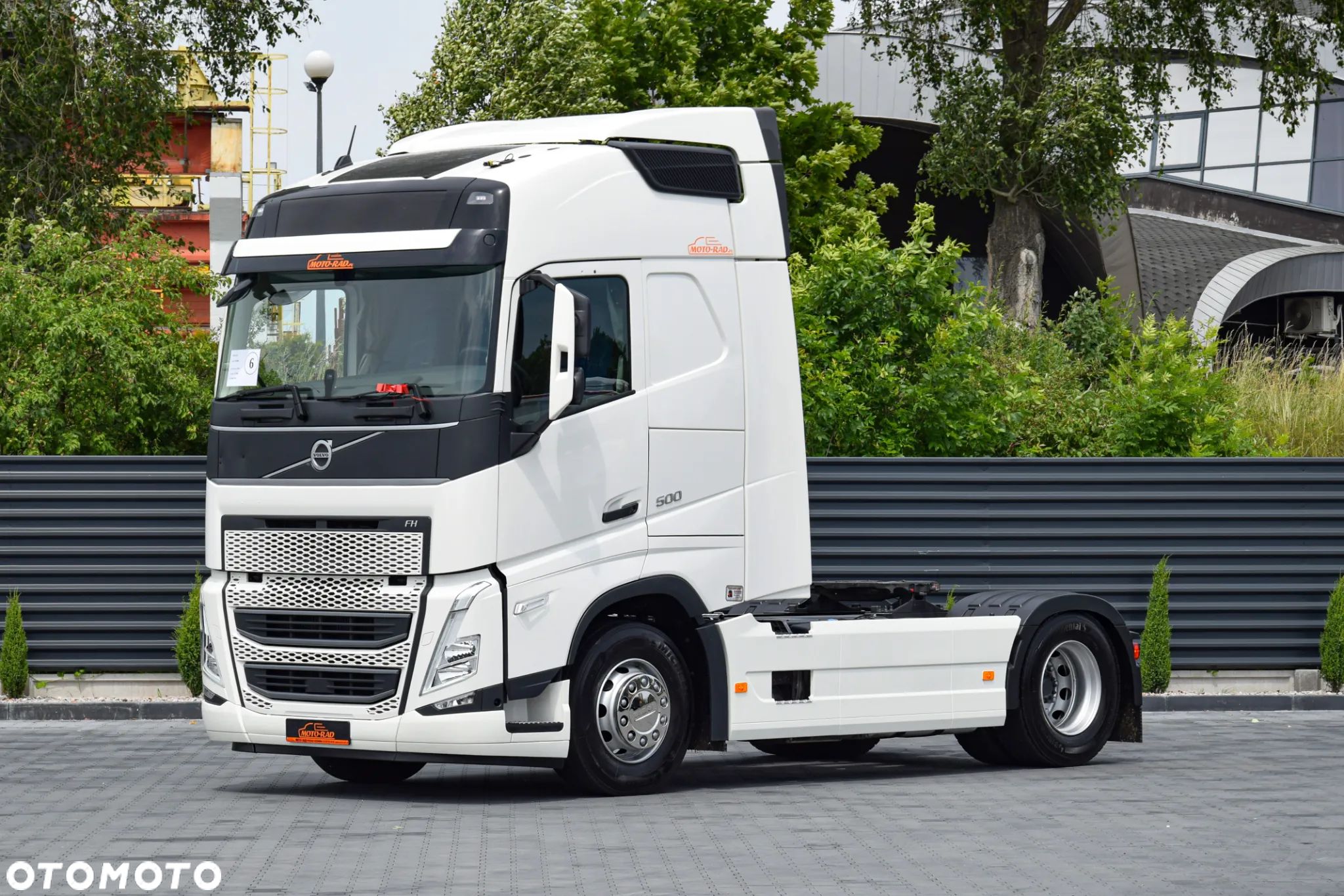 Volvo FH500 / EURO 6 / NOWY MODEL / KLIMATYZACJA POSTOJOWA / ACC / LEDY / 2 ZBIORNIKI / FULL SPILERY / 2023 / NISKI PRZEBIEG / SERWISOWANY / SPROWADZONY - 1
