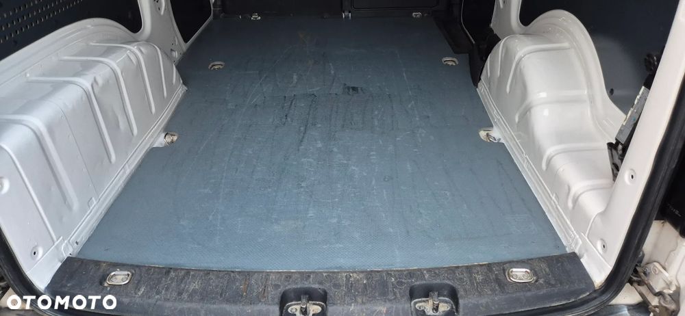 Volkswagen Caddy Maxi - 12