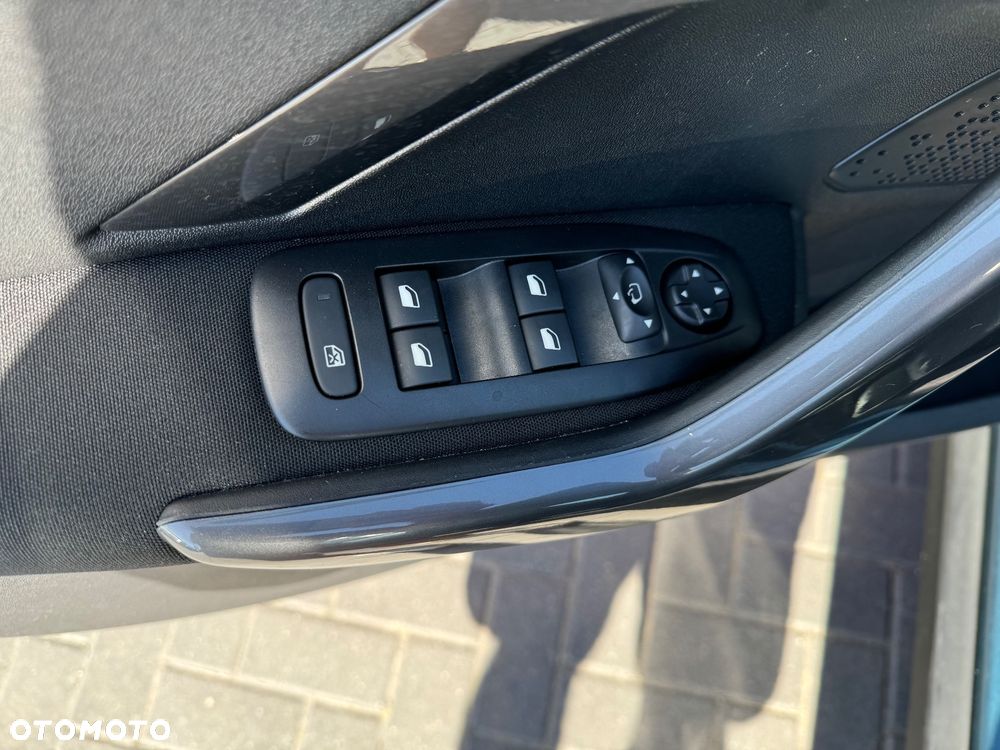 Peugeot 2008 - 11