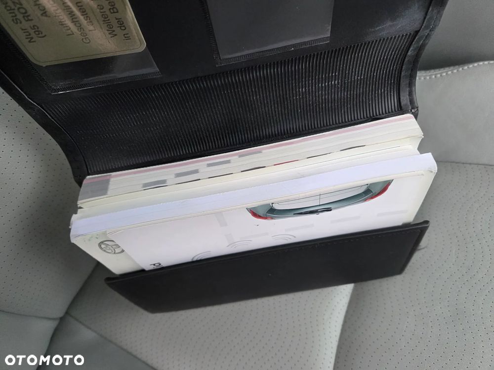 Toyota Prius (Hybrid) Executive - 18