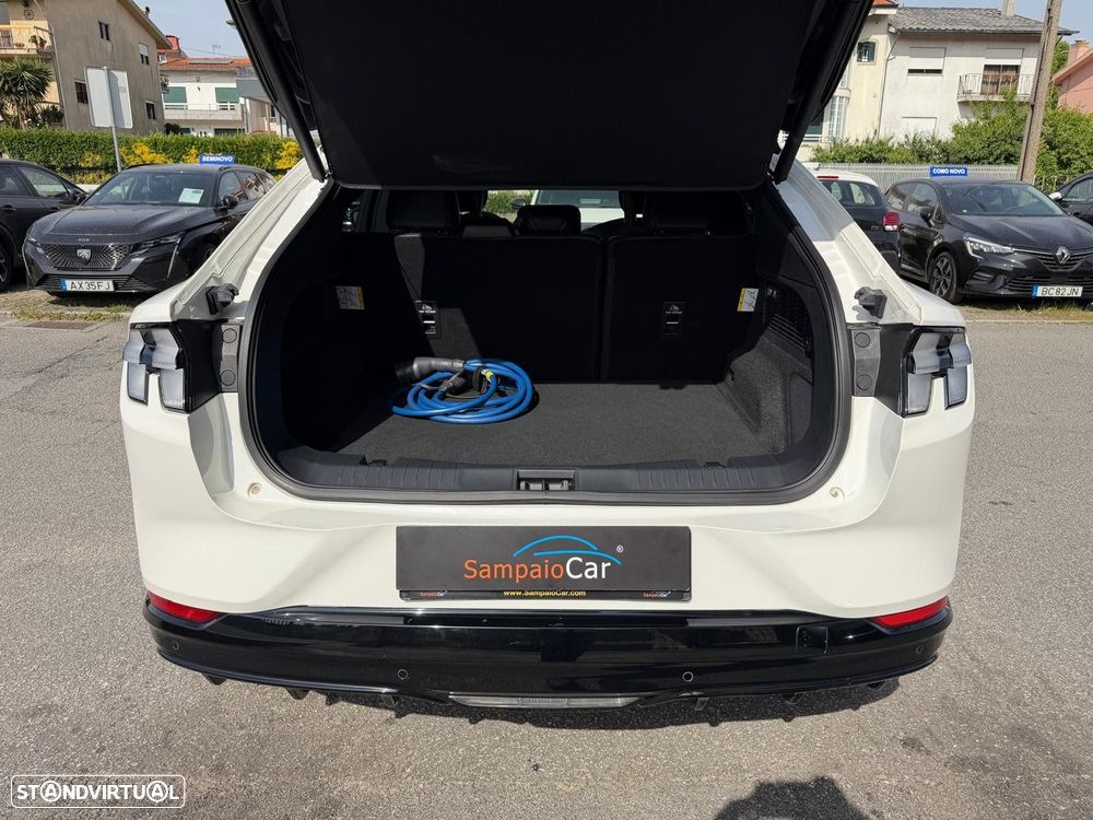 Ford Mustang Mach-E - 15