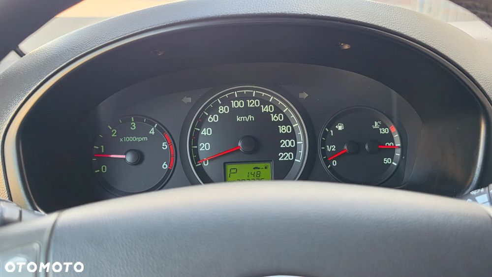 Hyundai H-1 Starex - 16