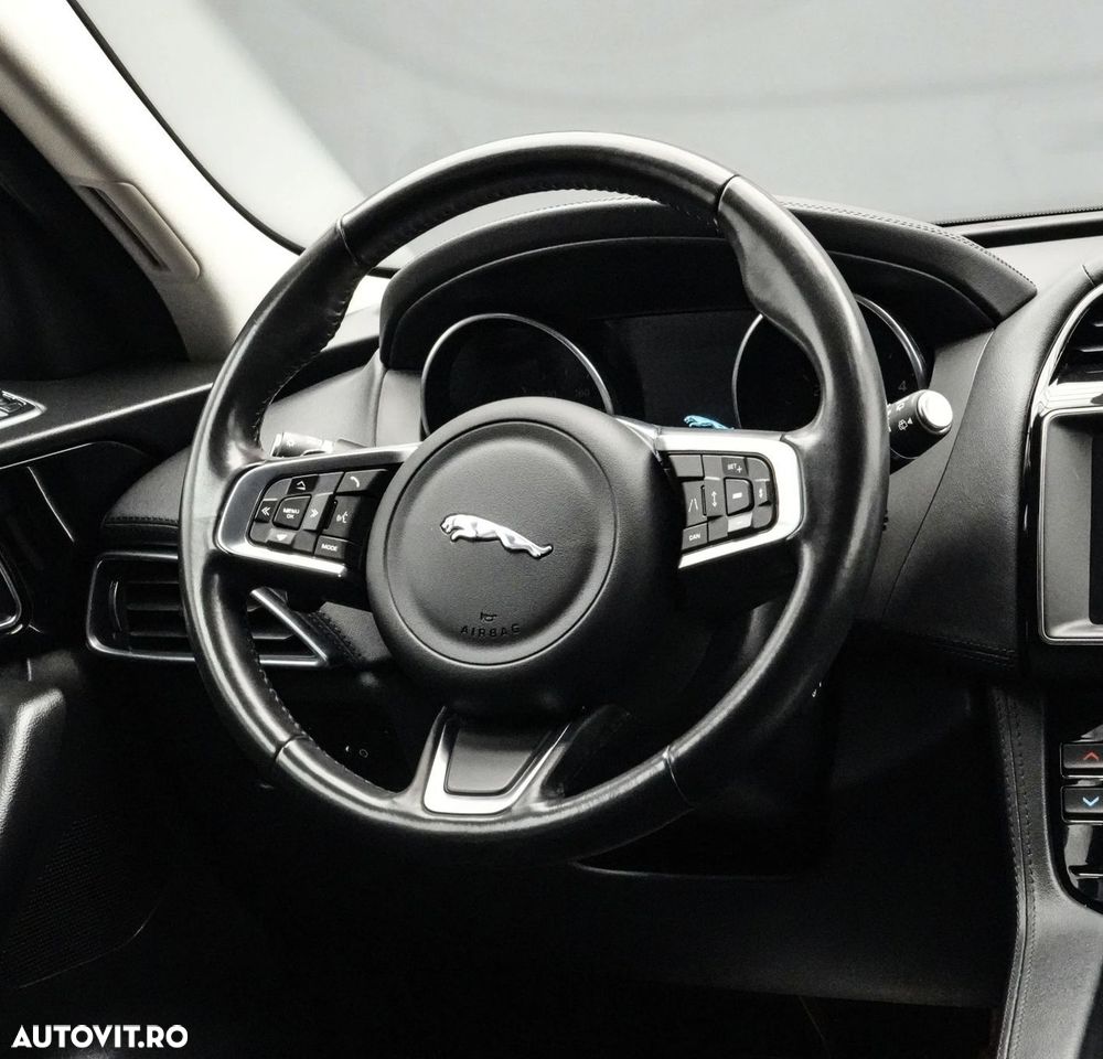 Jaguar F-Pace 20d Aut. Prestige - 18
